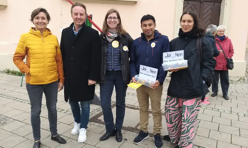 Carlos Pusch mit der GermanZero-Ortsgruppe Stuttgart